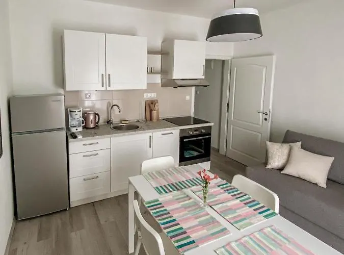 Happy アパート Sukošan