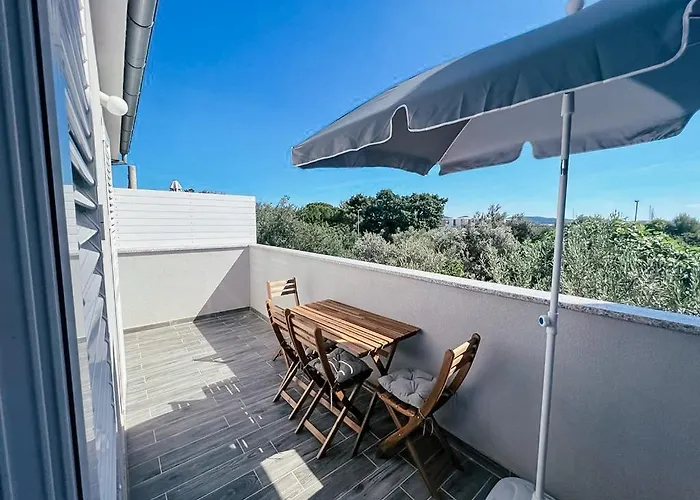 Happy アパート Sukošan